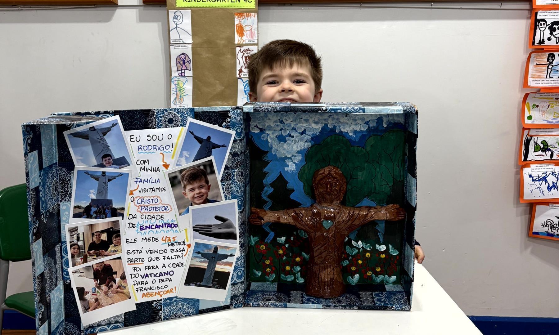  Kindergarten 4C da Unidade Pindorama estuda obras famosas que existem pelo mundo