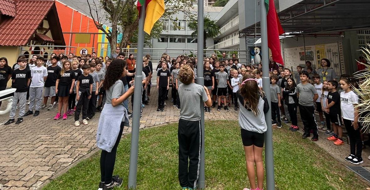  Momento Cívico promove reflexão e cidadania na Unidade Oswaldo Cruz