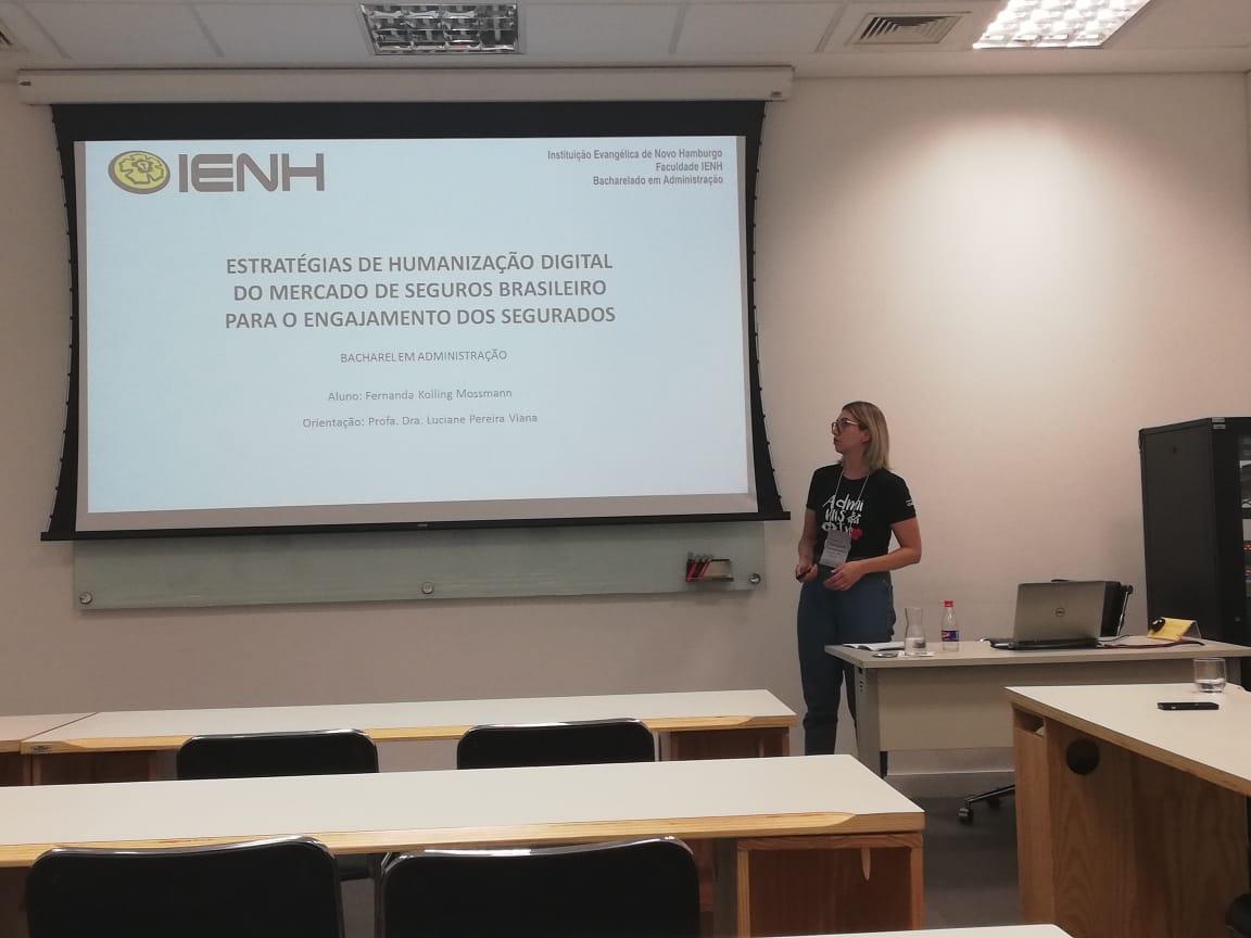 Acadêmica da Faculdade IENH apresenta artigo na Conferência do Pensamento Comunicacional Brasileiro