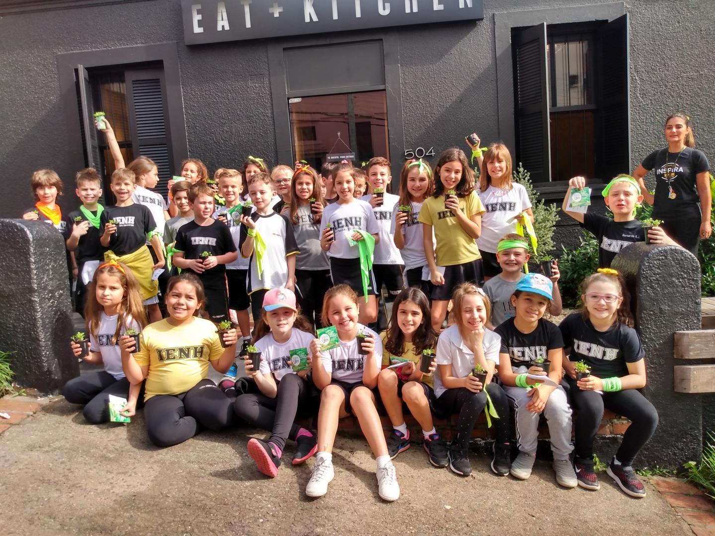 Alimentação saudável e conhecimento na imersão na língua inglesa do Currículo Bilíngue Alimentação saudável e conhecimento na imersão na língua inglesa do Currículo Bilíngue