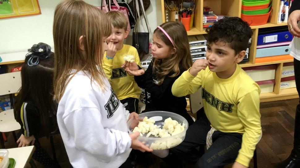 Alimentação saudável: experimentando legumes e aprendendo em Inglês