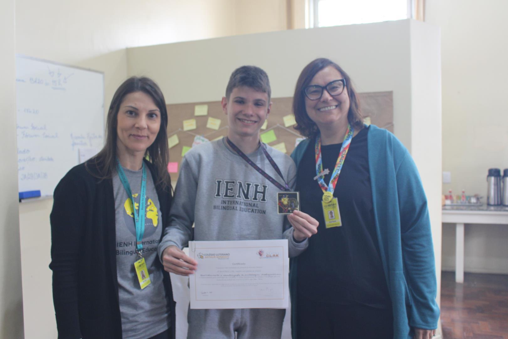 Aluno da IENH conquista 1º lugar em Ciências Biológicas na Mostraclak Aluno da IENH conquista 1º lugar em Ciências Biológicas na Mostraclak