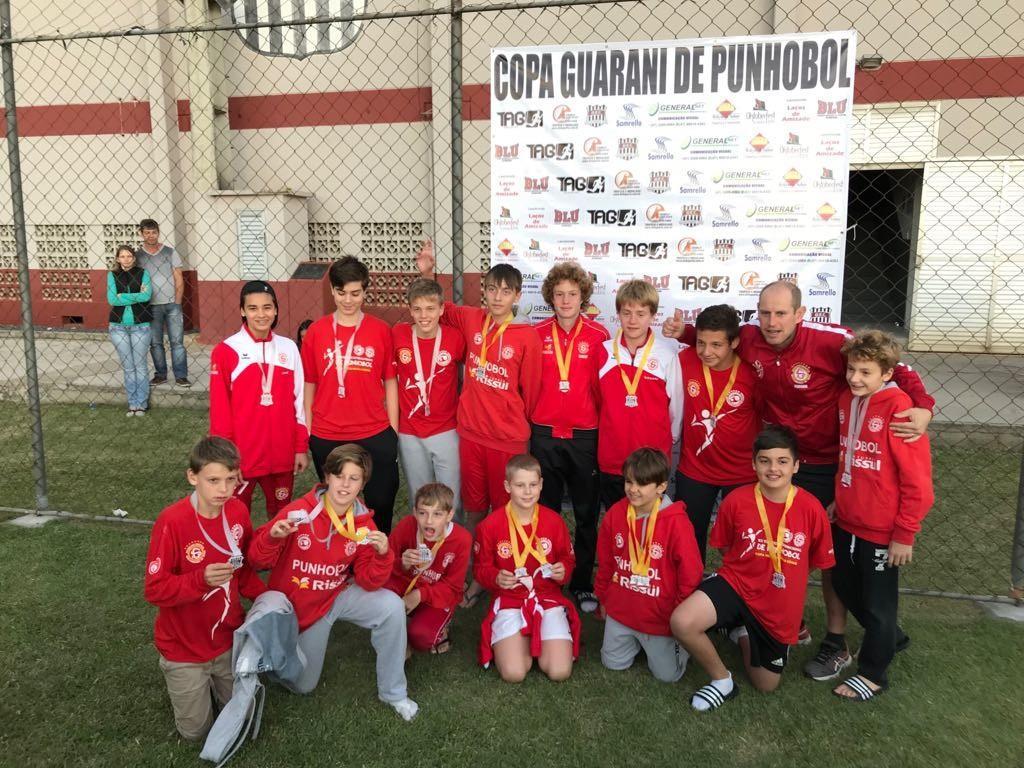 Alunos da IENH são campeões no Punhobol