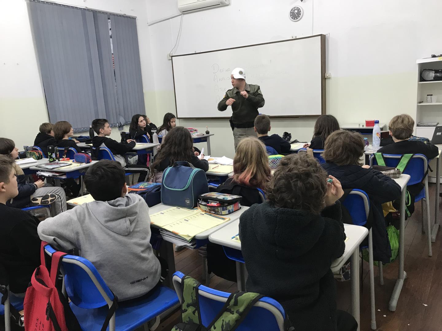 Alunos do 5º ano do Pindorama participam do Programa de Resistência às Drogas e à Violência