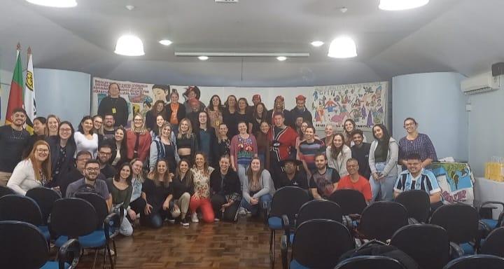 Alunos do Curso de Psicologia assistem à peça de teatro