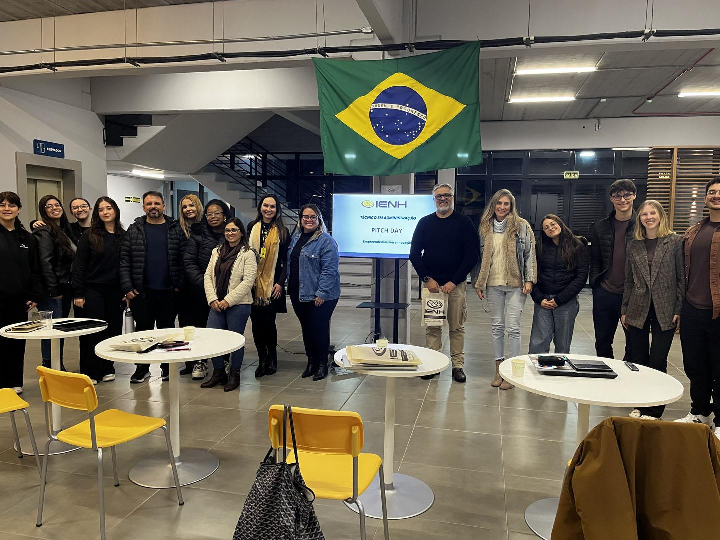 Alunos do Curso Técnico em Administração da IENH apresentam pitches no CIT