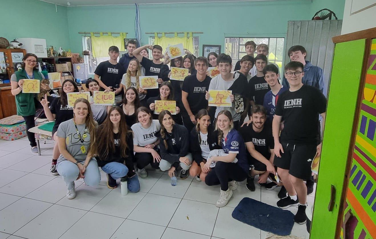 Alunos do Ensino Médio da IENH visitam o CEAMI