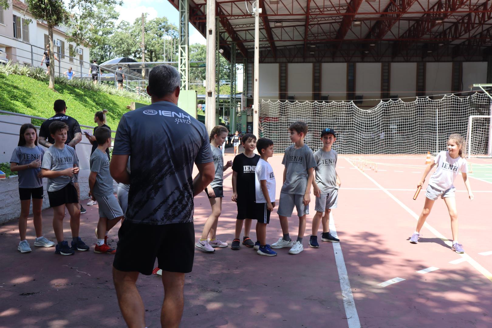 Alunos dos 4ºs anos da Unidade Oswaldo Cruz visitam a Unidade Fundação Evangélica 