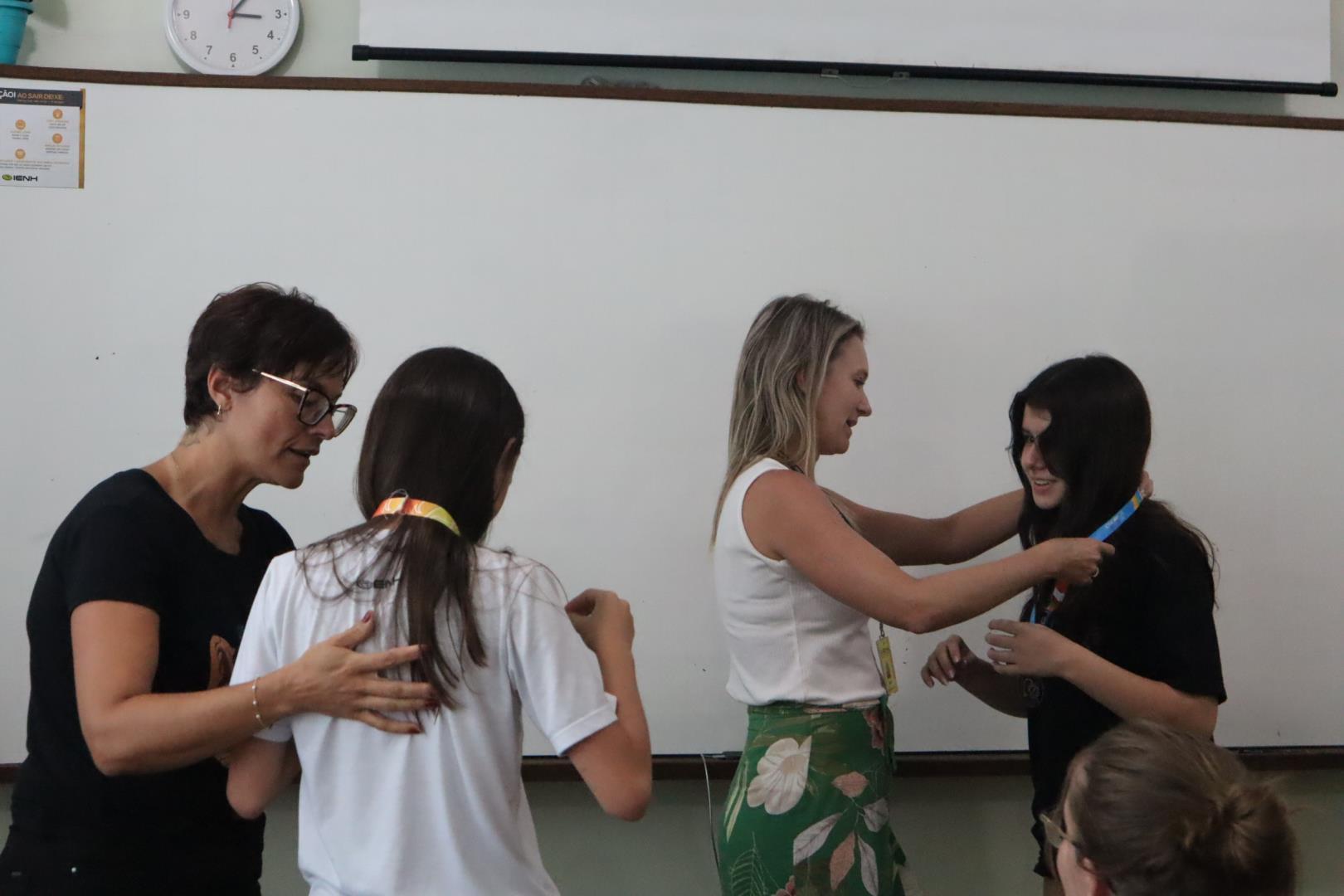 Alunos medalhistas em olimpíadas recebem premiações na Unidade Fundação Evangélica