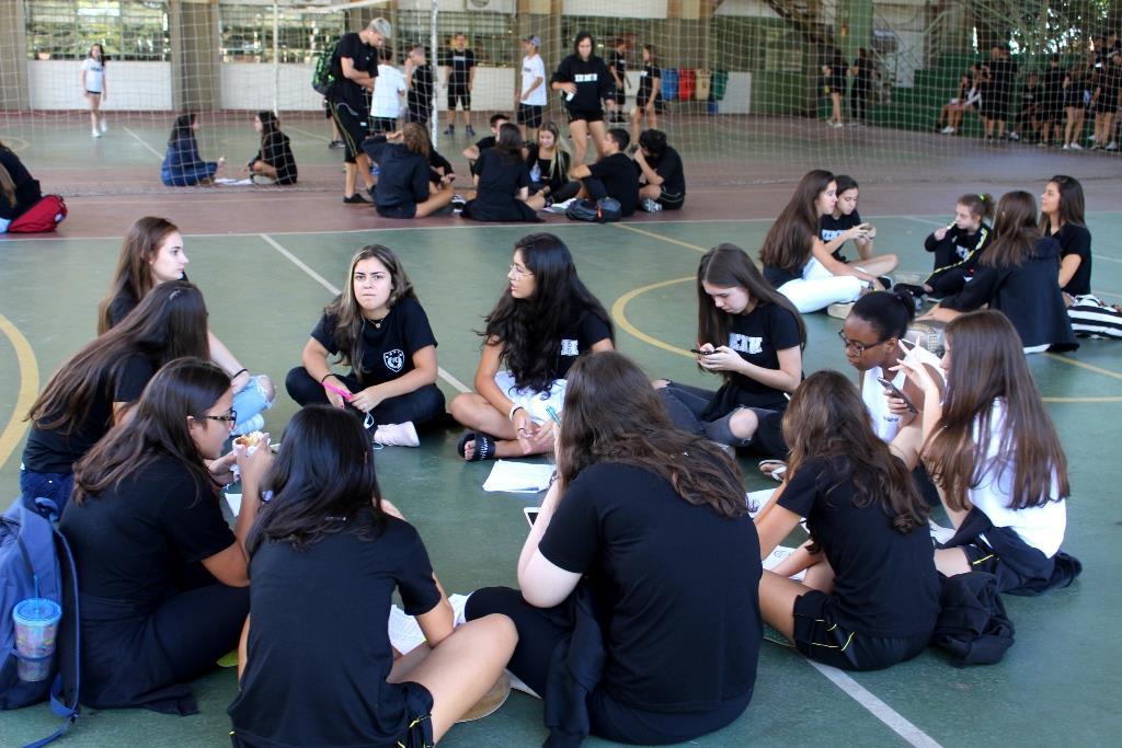 Alunos realizam prova para preparação do vestibular