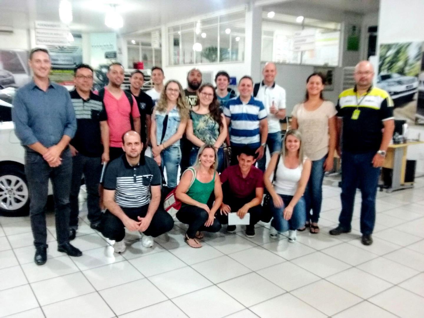 Alunos visitam CarHouse Toyota e aprendem sobre processos de vendas