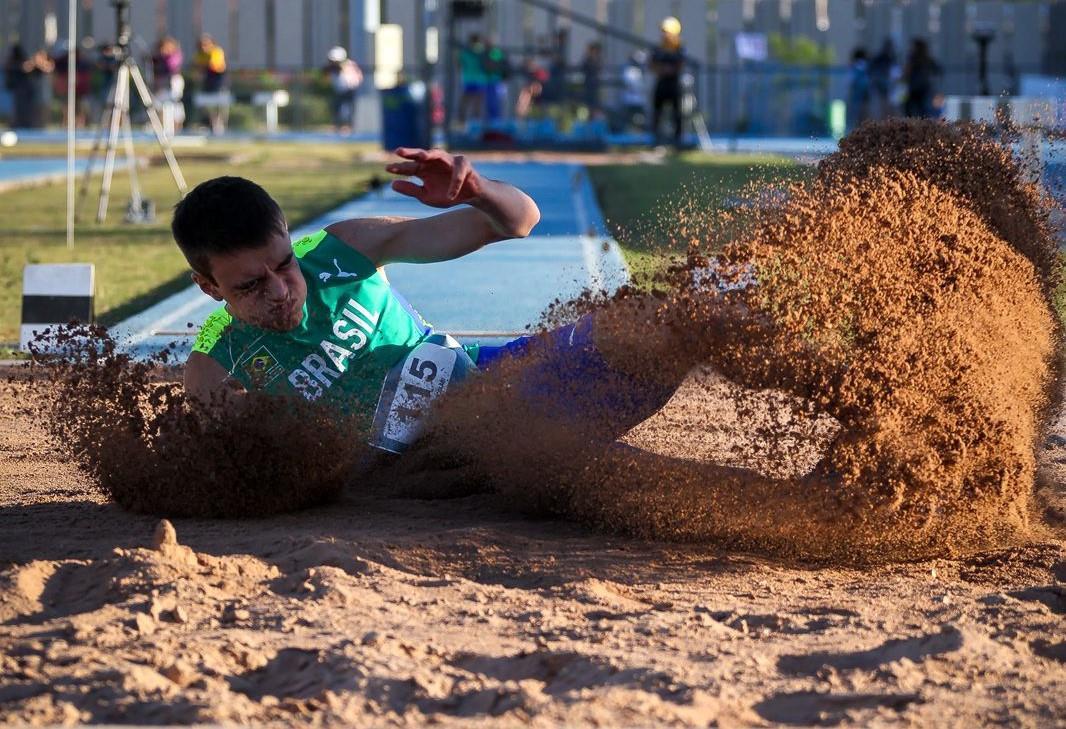 Atleta da IENH conquista medalha no Sul-Americano de Atletismo 