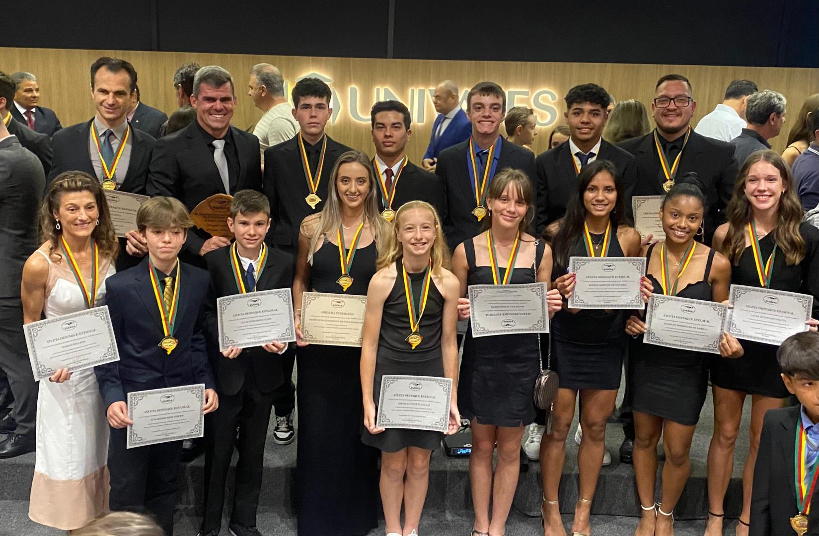 Atletas da IENH são homenageados no 21º Troféu Faergs