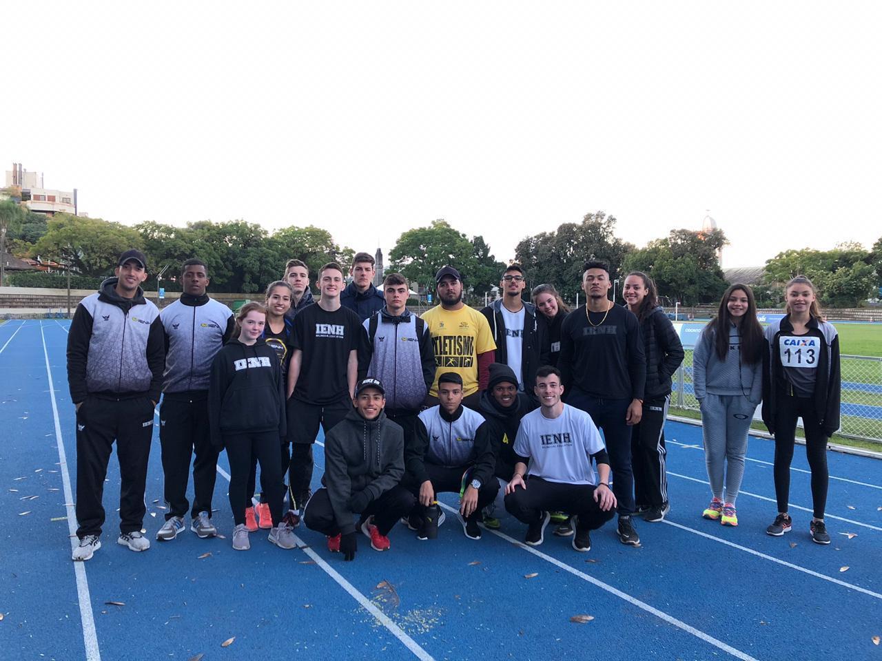 Atletismo da IENH conquista 13 medalhas no Campeonato Estadual Adulto