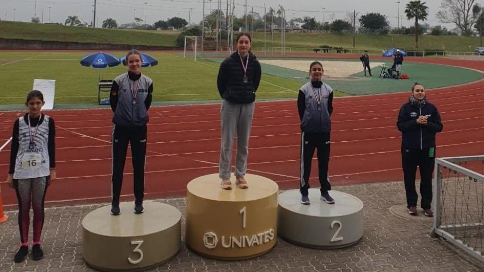 Atletismo da IENH conquista 17 medalhas no Troféu Lajeado