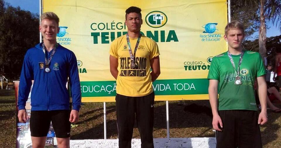 Atletismo da IENH conquista 17 medalhas no Troféu Teutônia