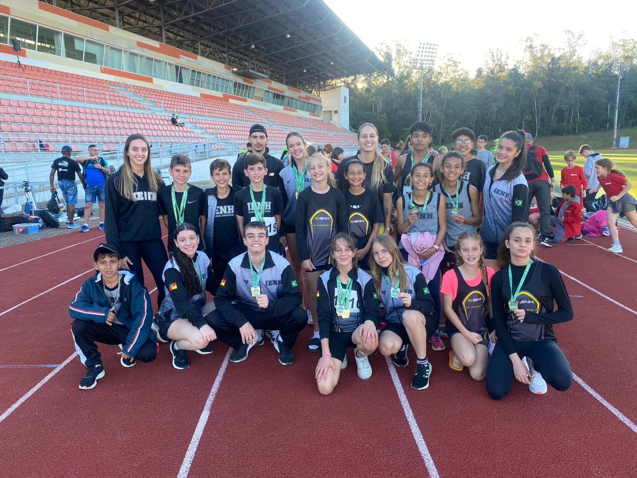 Atletismo da IENH conquista 21 medalhas no Troféu Lajeado