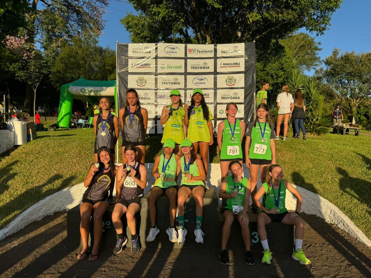 Atletismo da IENH conquista 21 medalhas no Troféu Teutônia