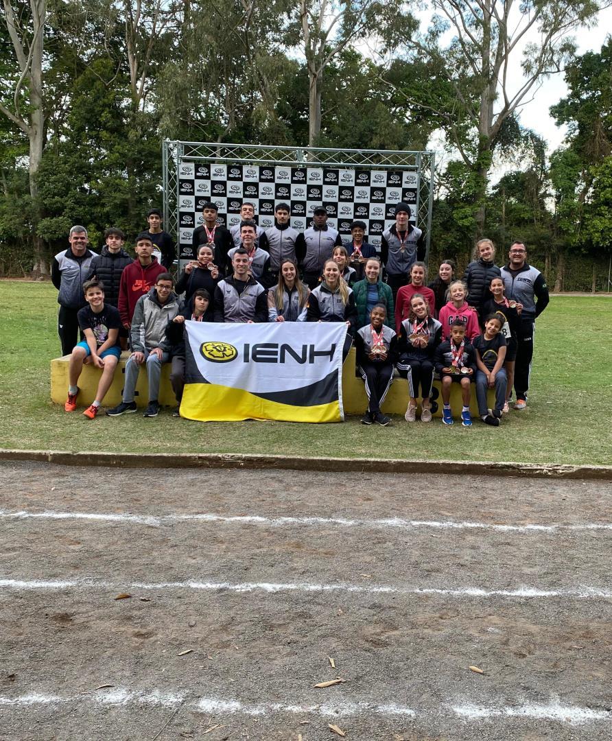 Atletismo da IENH conquista 54 medalhas no Troféu IENH de Atletismo