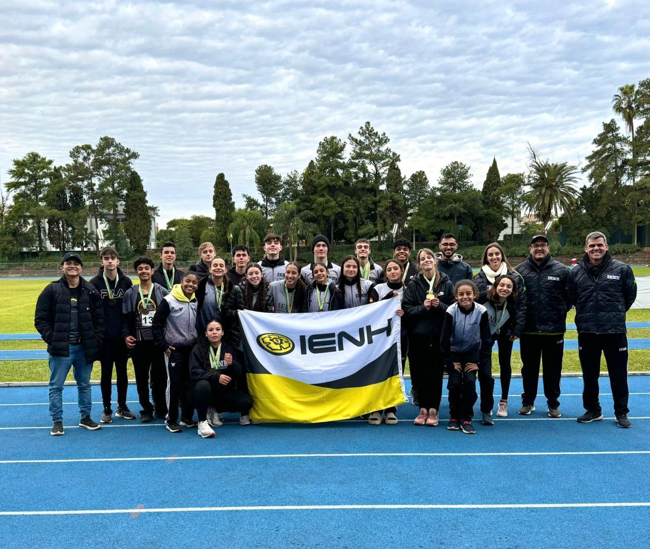 Atletismo da IENH é vice-campeão Estadual da categoria sub-18