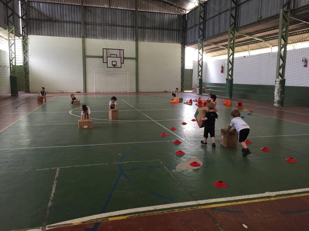 Aula de Educação Física especial é proposta às crianças da Educação Infantil da Unidade Oswaldo Cruz