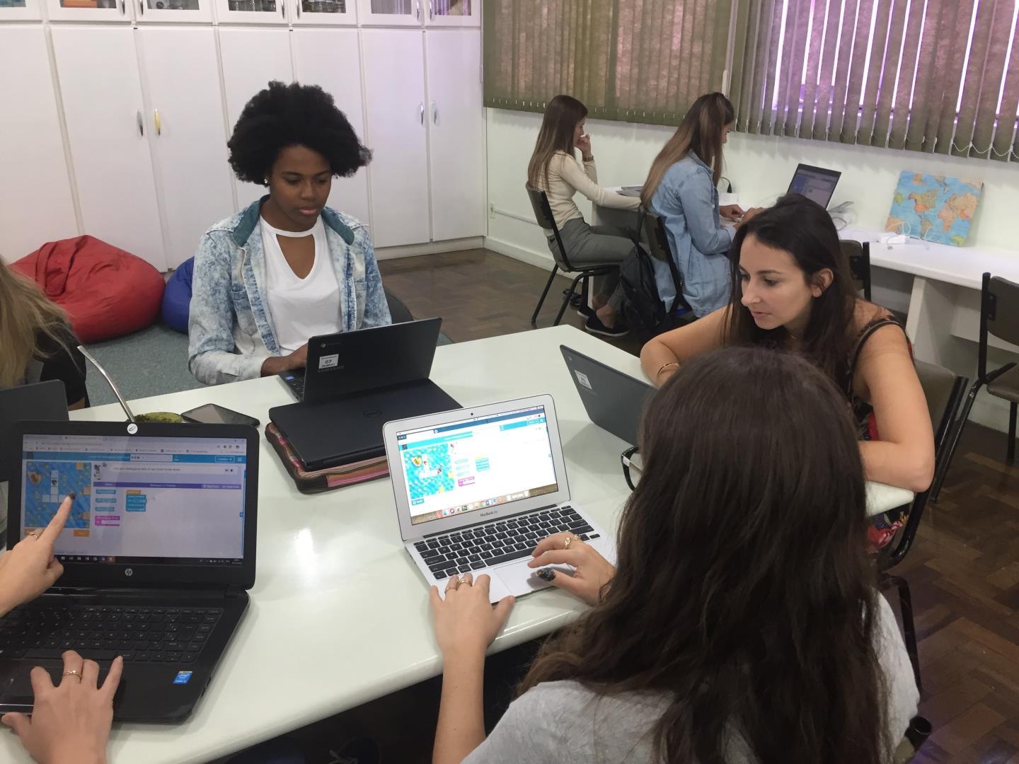 Colaboradores da IENH participam de cursos de aprendizagem digital