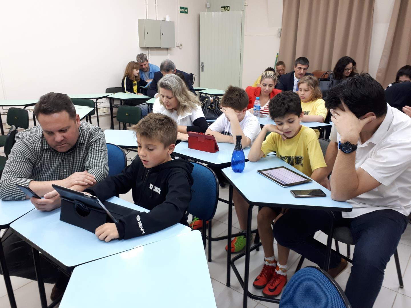 Conexão pela Aprendizagem – Alunos ensinam pais a usarem o Google Classroom