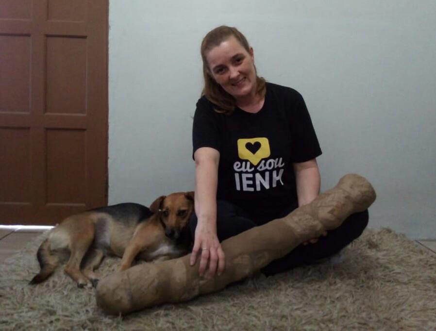 Conhecendo as minhocas e confeccionando um minhocão para brincar Conhecendo as minhocas e confeccionando um minhocão para brincar