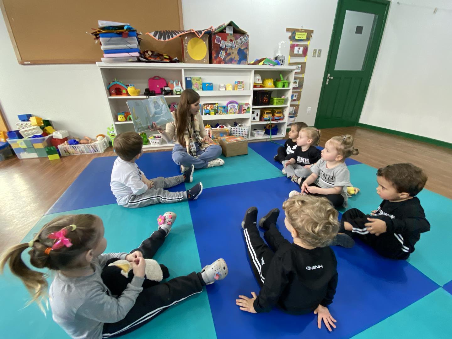 Crianças da Unidade Pindorama desenvolvem o pensamento matemático através de livros Crianças da Unidade Pindorama desenvolvem o pensamento matemático através de livros