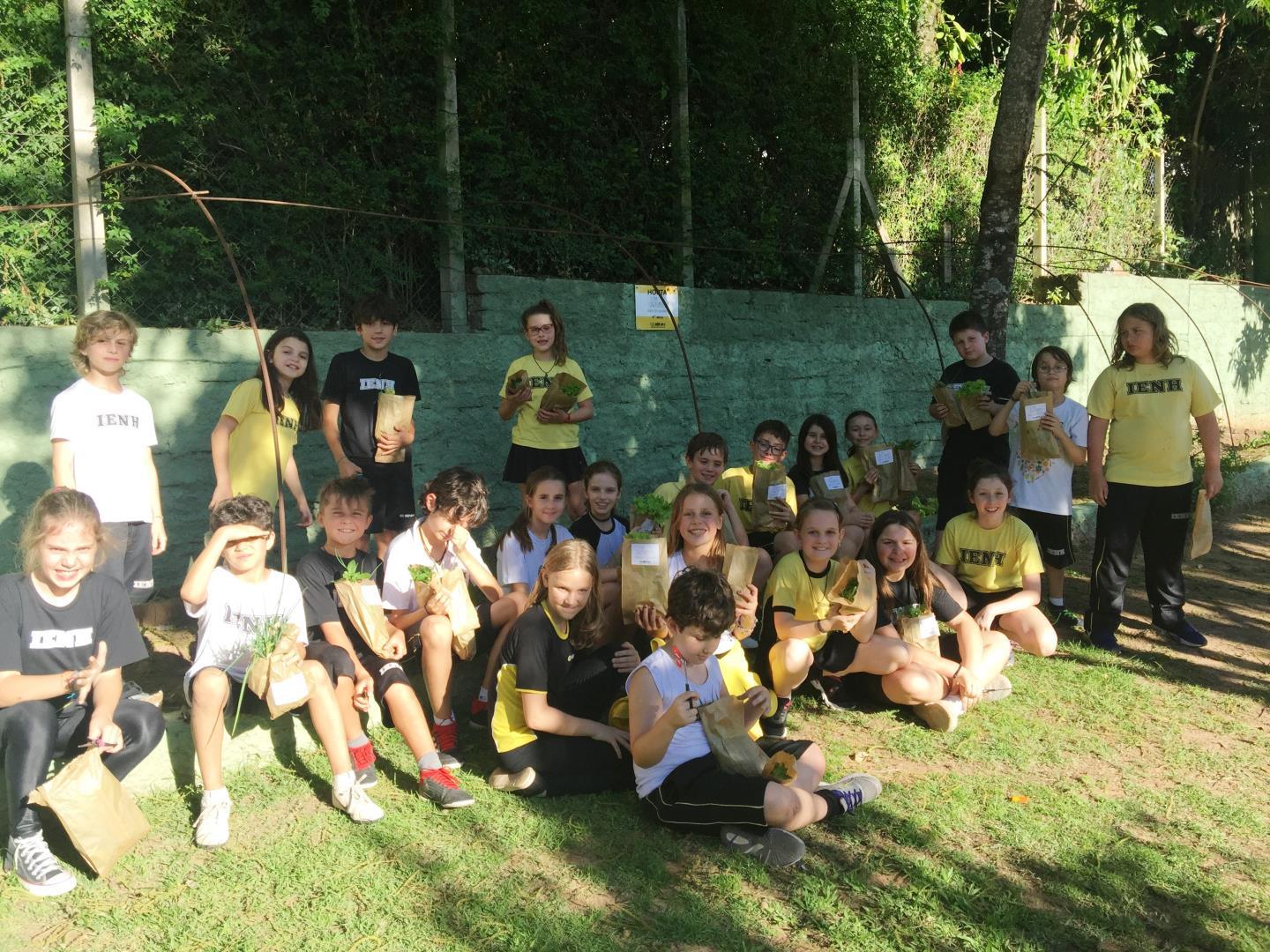 Cultivo do solo e outras aprendizagens na construção da horta escolar