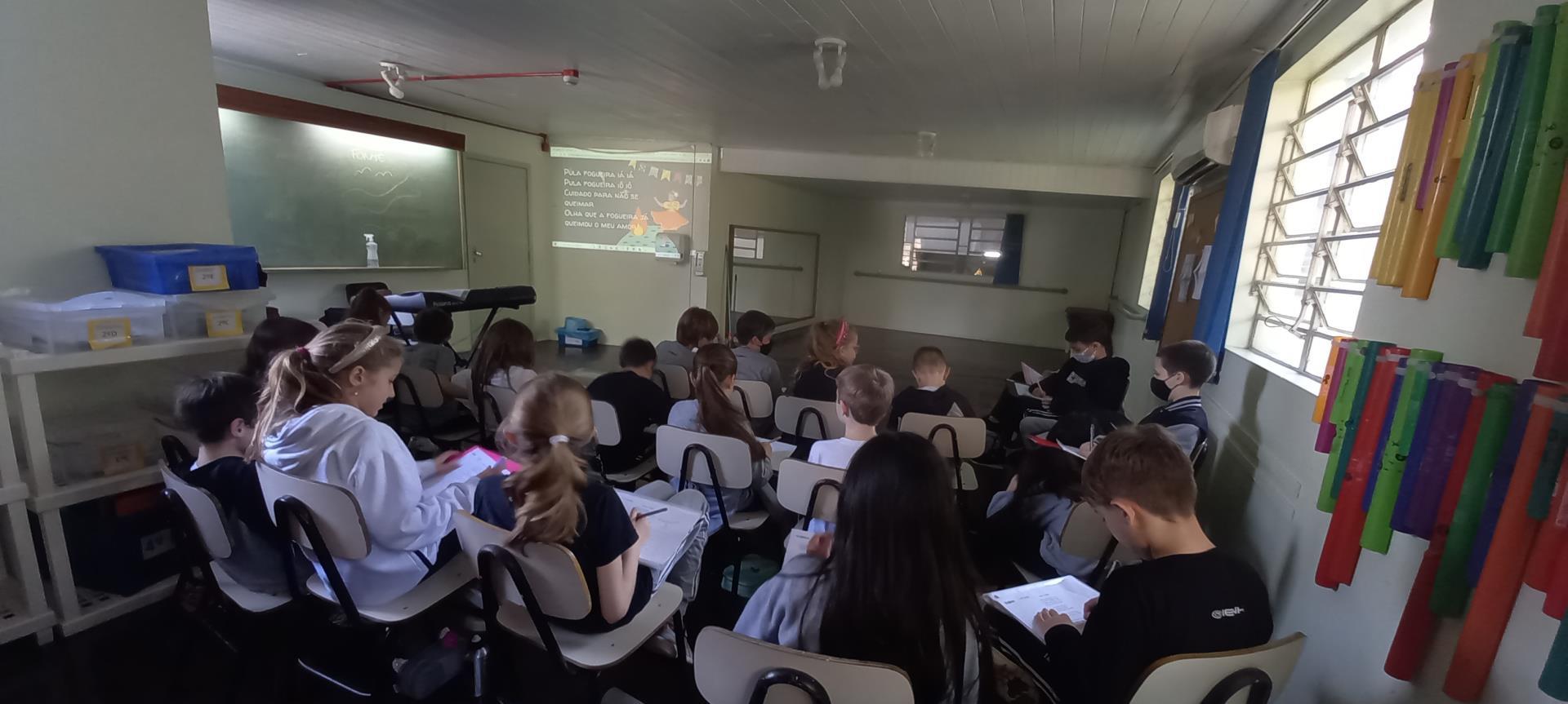 Cultura brasileira é trabalhada nas aulas de música da Unidade Oswaldo Cruz