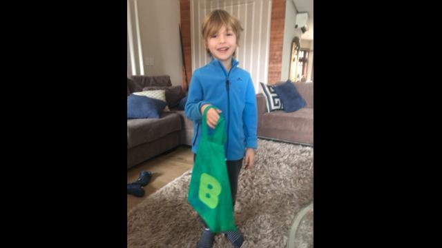 Da história do número ao meu endereço: crianças recebem “sacola inovadora” em casa Da história do número ao meu endereço: crianças recebem “sacola inovadora” em casa