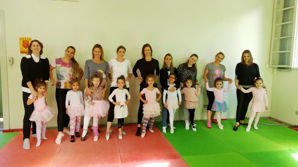 Dança para integrar famílias na IENH