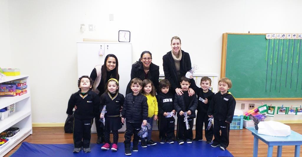 Dentista visita alunos do Nível 3A e explica o nascimento dos dentes