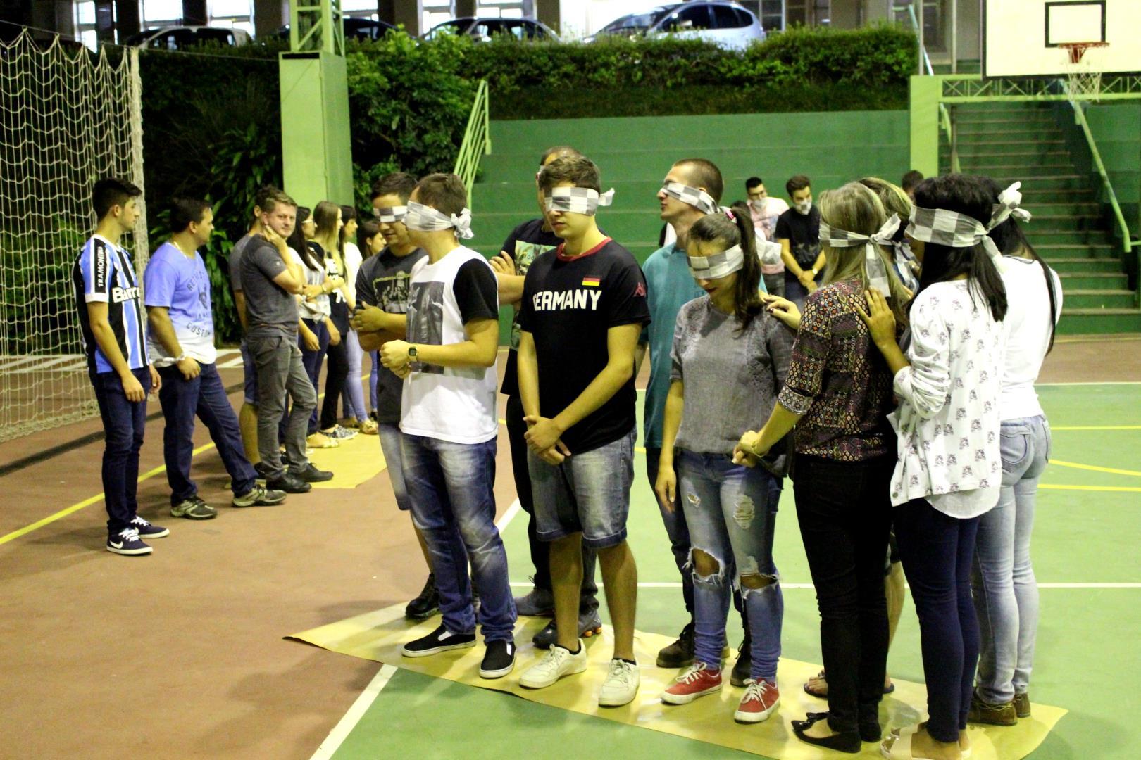 Dinâmica do naufrágio para aprender sobre trabalho em equipe nos Cursos Técnicos da IENH