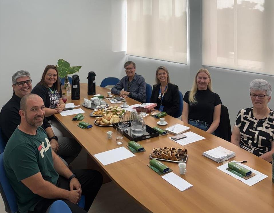 Diretor-geral da IENH participa de reunião de diretores das Escolas Comunitárias de Novo Hamburgo
