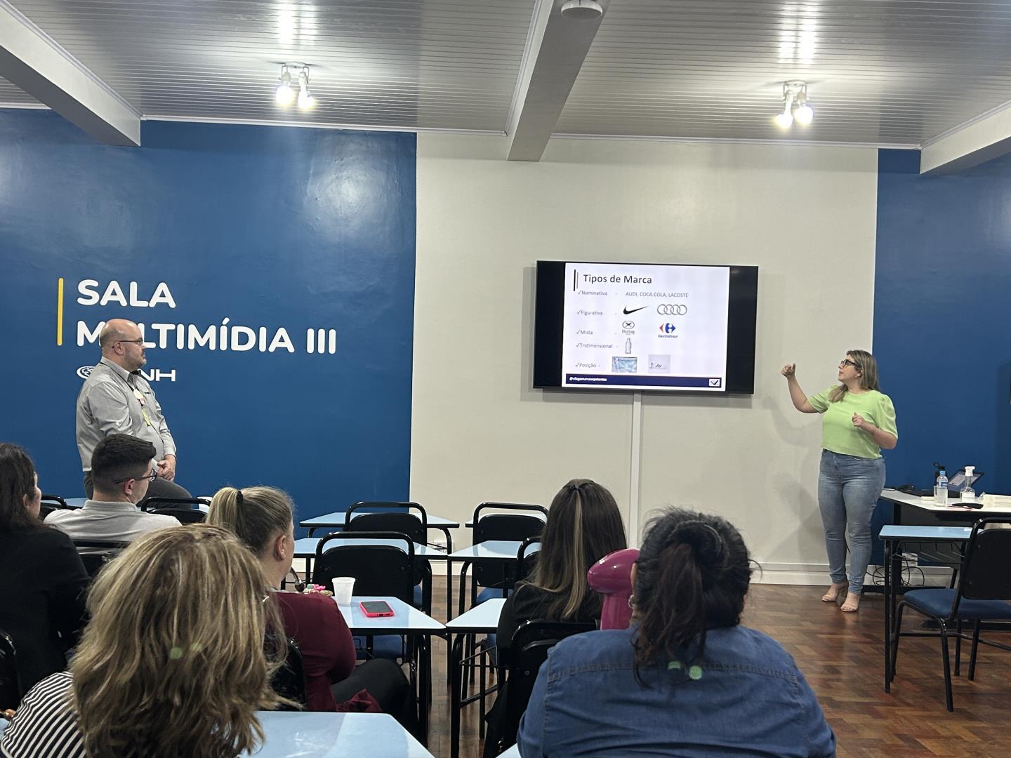 Diretora da Vilage Marcas e Patentes participa de aula do GENTI