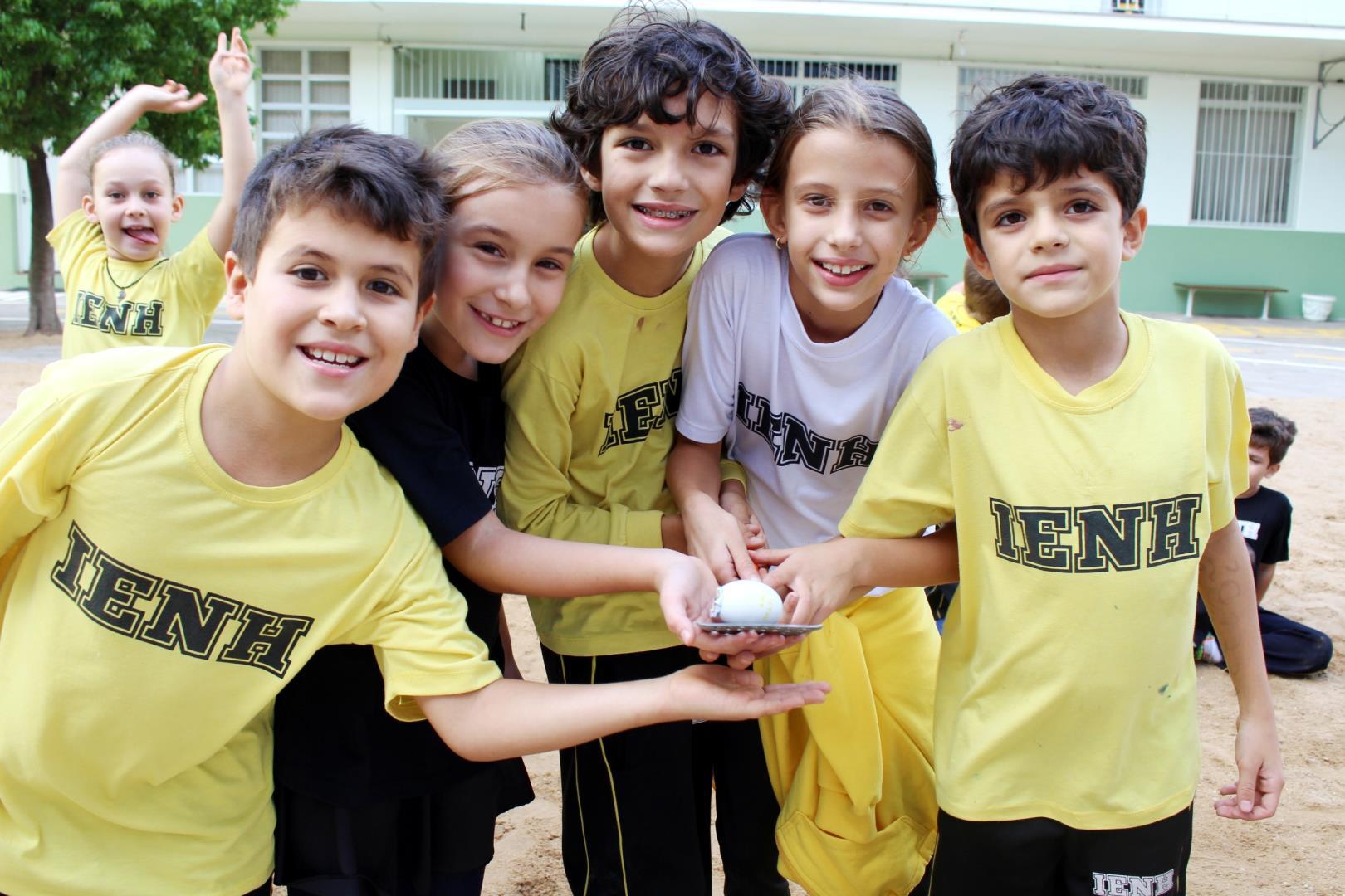 Easter Egg Roll – alunos participam de atividade de Páscoa tradicional dos EUA e da Inglaterra