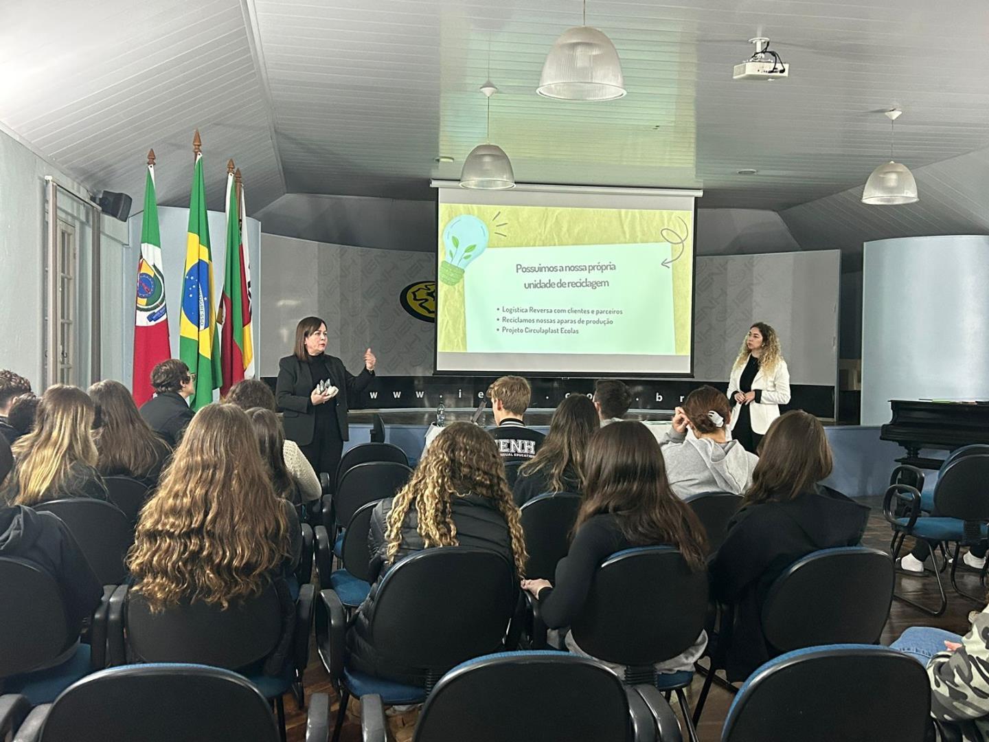 Empresa visita Unidade Fundação Evangélica para falar sobre sustentabilidade