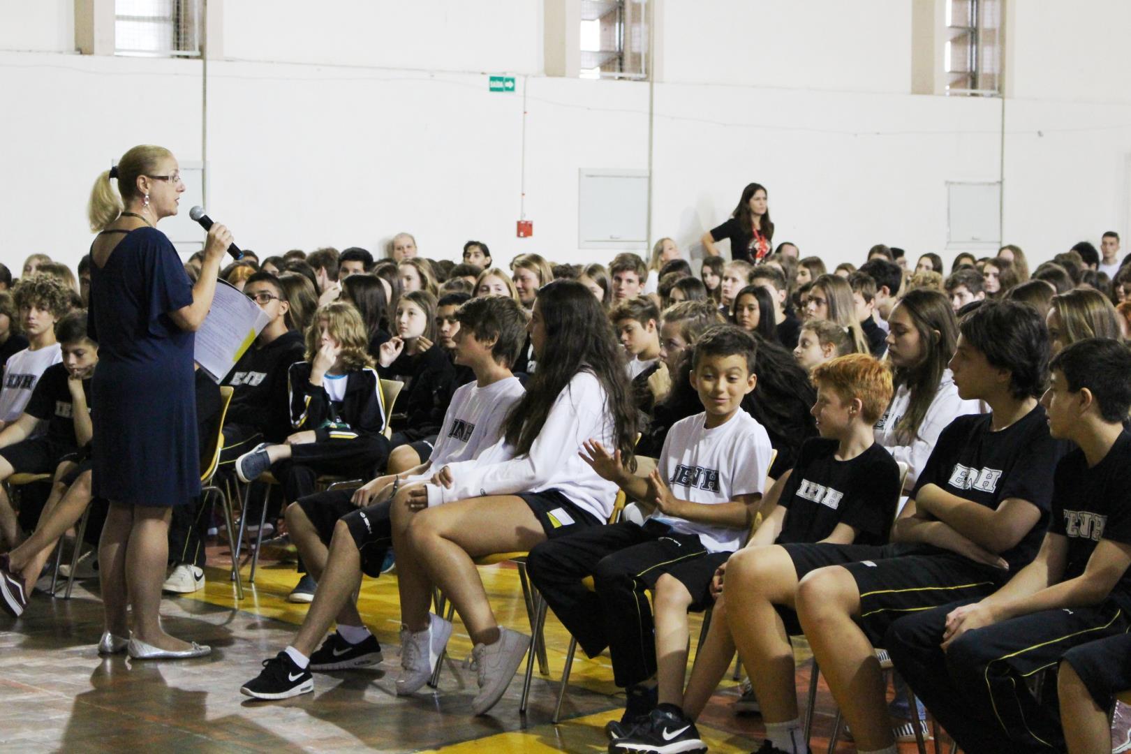 Encontro para reflexão e orientações gerais reúne alunos da Fundação Evangélica