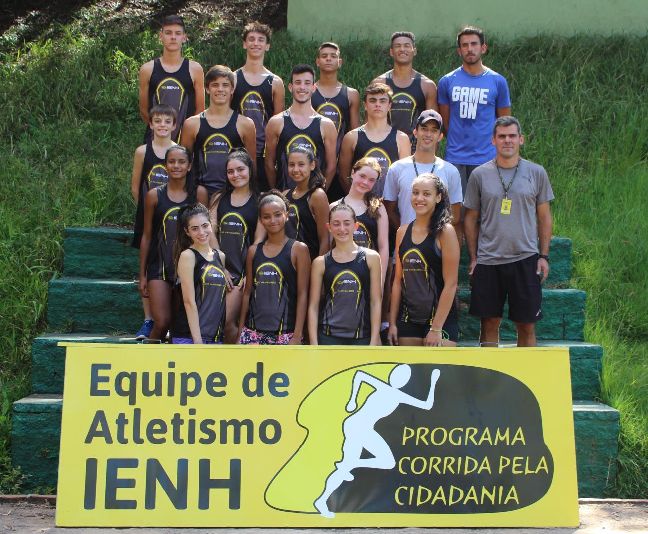 Equipe de Atletismo da IENH em fase de preparação para o início das competições