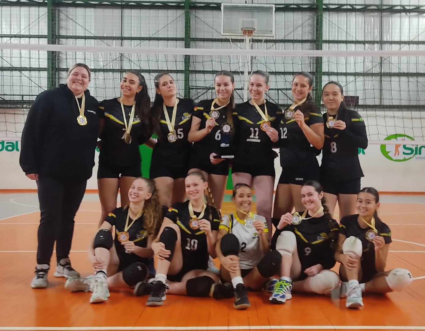 Equipe de Vôlei da IENH conquista título invicto no Meridional Infanto Feminino