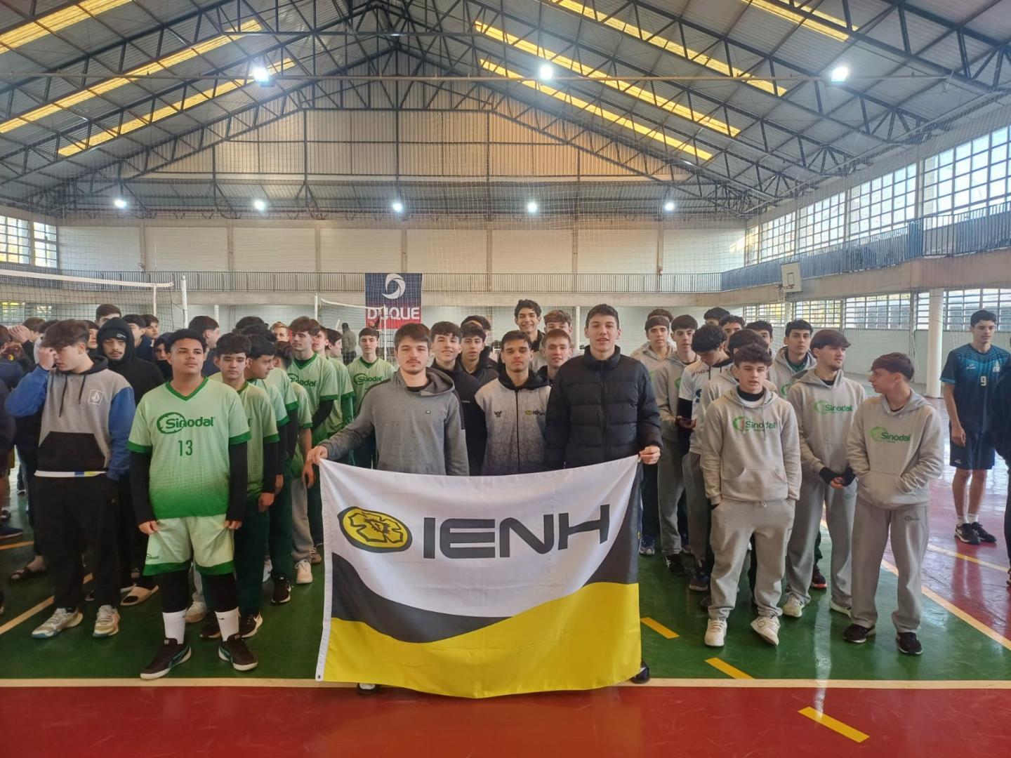 Equipe infanto de voleibol da IENH é vice-campeã do Meridional 2024