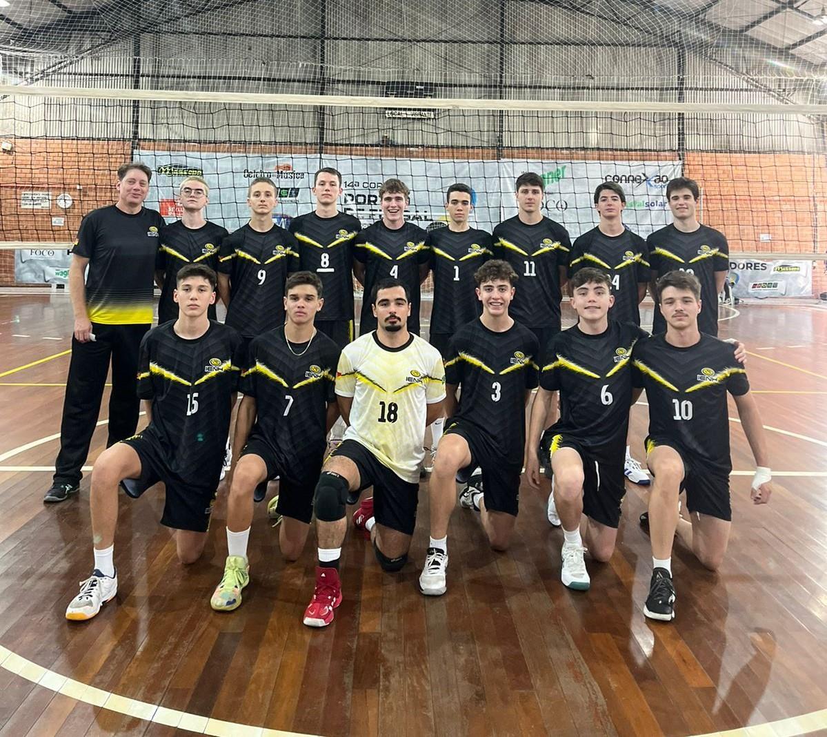 Equipe infanto masculina da IENH participa do Torneio Aberto de Voleibol de Portão