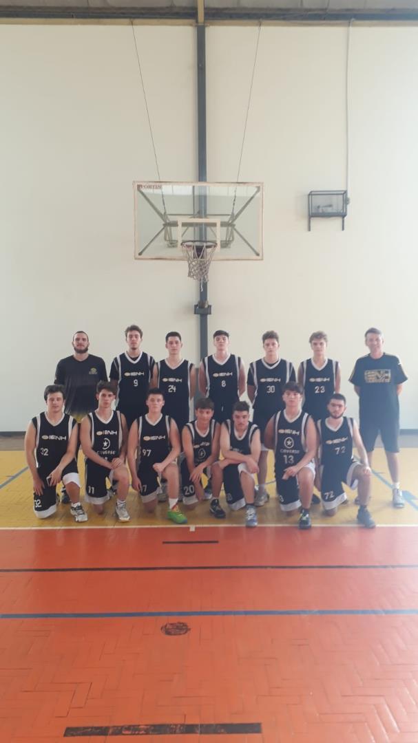 Equipe masculina sub-18 de basquete da IENH estreia com série invicta na LNBB