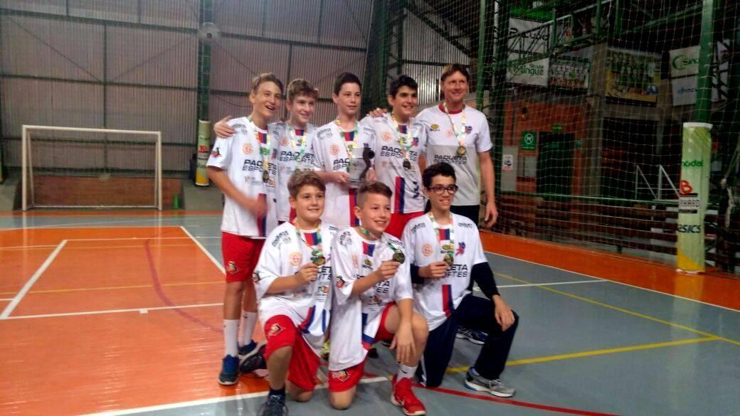 Equipe mirim de vôlei masculino SGNH/IENH conquista 3º lugar na Copa Cláudio Braga