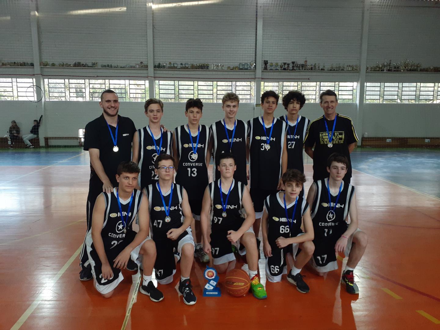 Equipe sub-15 masculina de Basquetebol da IENH é campeã da Região Meridional da Rede Sinodal