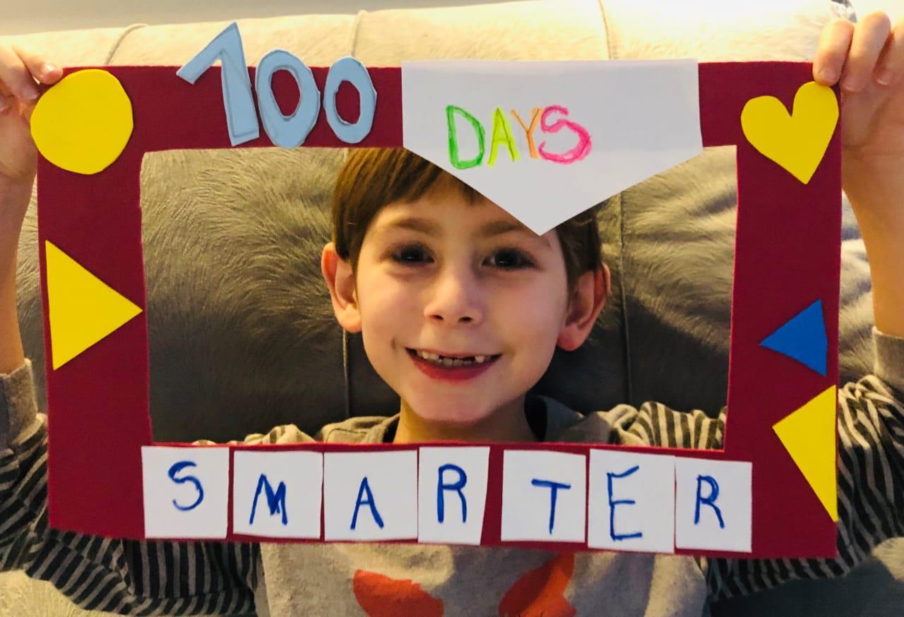 Estudantes do Currículo Bilíngue celebram “100 days smarter”