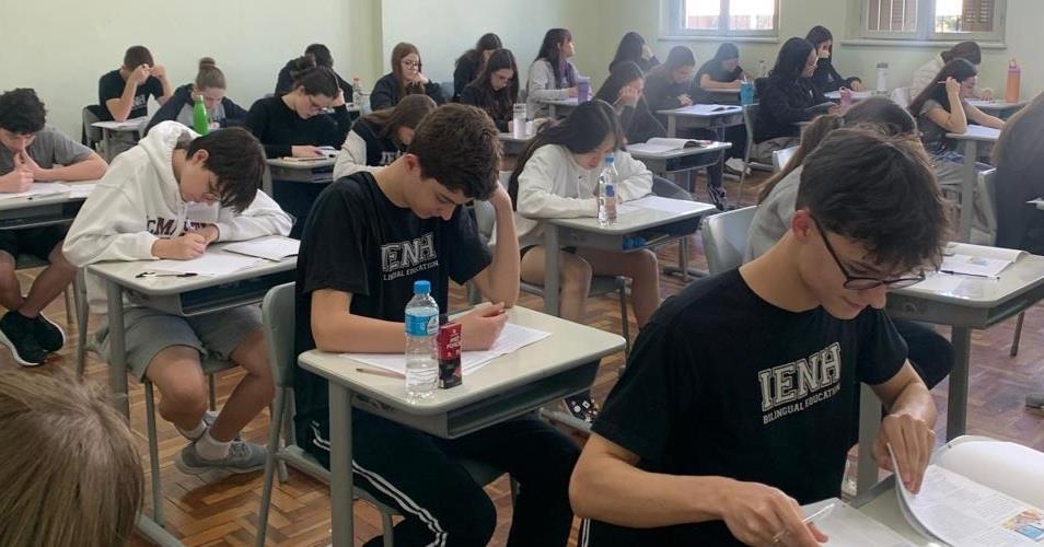 Estudantes do Ensino Médio realizam simulado do ENEM Bernoulli