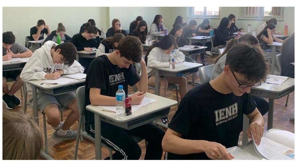 Estudantes do Ensino Médio realizam simulado do ENEM Bernoulli Estudantes do Ensino Médio realizam simulado do ENEM Bernoulli